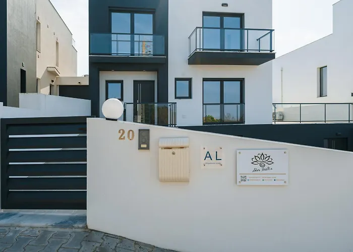 Lotus Peralta With Sea View And Private Pool فيلة